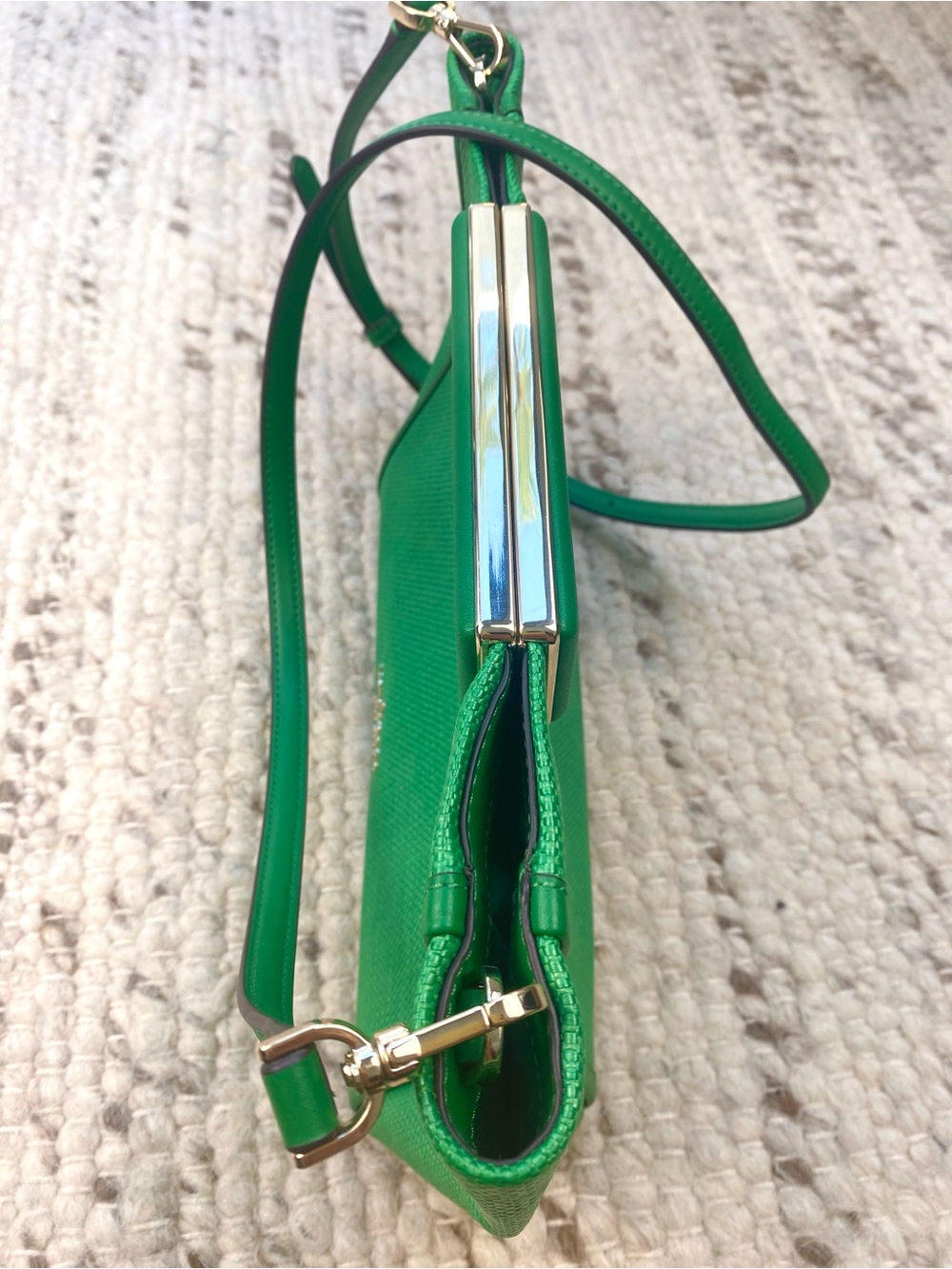 Kate Spade NWT Alexia Straw and Leather Crossbody Clutch in Green Bean - Picture 11 of 12